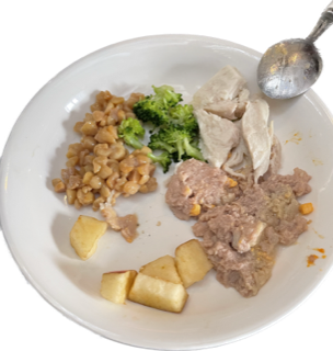 ワンコのご飯(納豆,ブロッコリー,鳥肉のささみ,レバー,リンゴ)