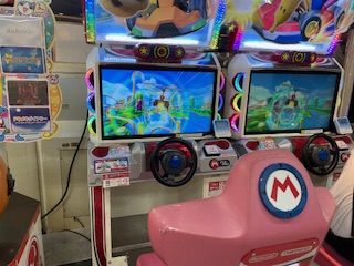 ゲームセンターのレーシング