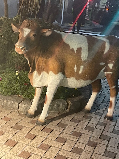ステーキ店の牛像